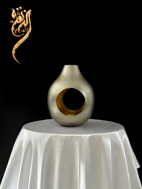 Metal pillar candleholder decor piece